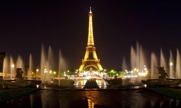 ve-may-bay-di-paris