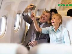 Người cao tuổi đi máy bay Eva Air: Quy định và lưu ý mới nhất