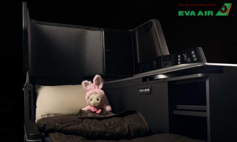 Royal Laurel hay Premium Laurel: Nên nâng hạng vé EVA Air nào?