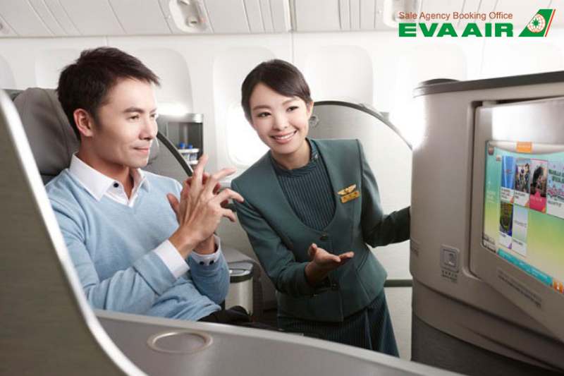 thu-tuc-doi-ve-may-bay-eva-air