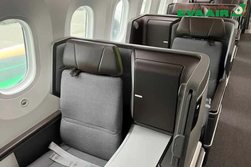 ve-may-bay-eva-air-di-my-gia-re