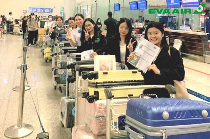 mua-them-hanh-ly-eva-air-di-milan-y