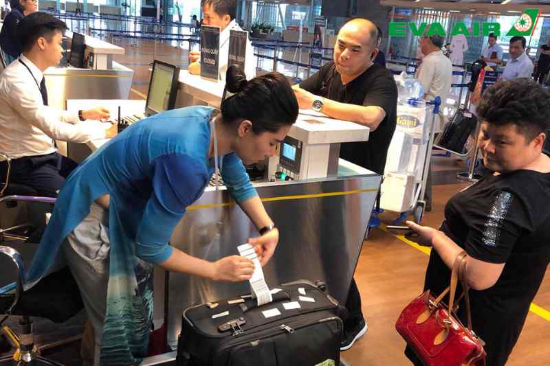 ​ mua-them-hanh-ly-eva-air-di-orlando-my
