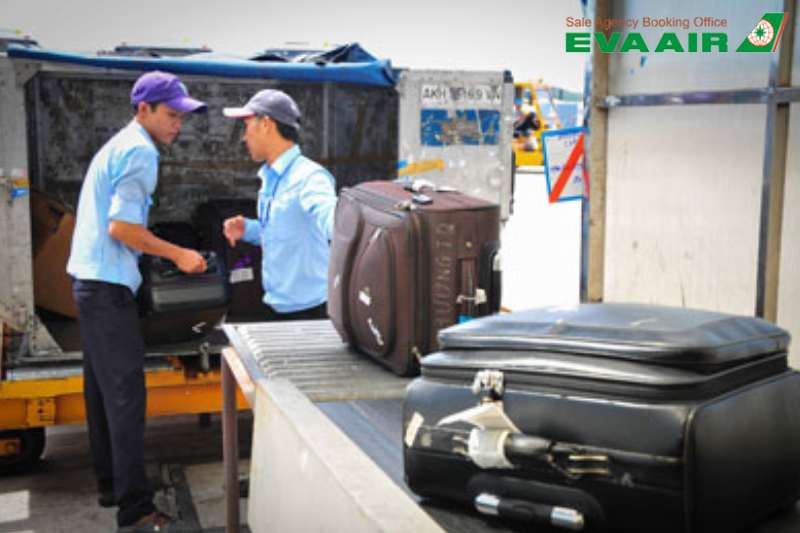 mua-them-hanh-ly-eva-air-di-portland-my