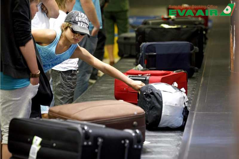 mua-them-hanh-ly-eva-air-di-vienna