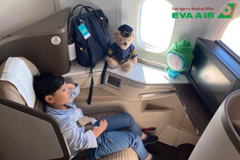 trẻ em đi máy bay một mình EVA Air, trẻ em bay một mình EVA Air, trẻ em không đi cùng người lớn EVA Air, trẻ em không có người lớn đi kèm EVA Air, quy định trẻ em đi máy bay một mình EVA Air, giấy tờ cho trẻ em đi một mình EVA Air