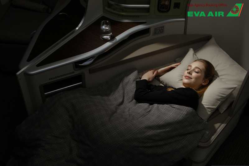 Đặt vé máy bay đi New York EVA Air uy tín ở đâu?