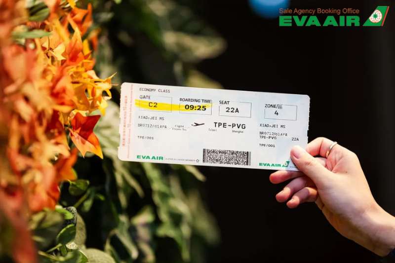 cach-dat-ten-ve-may-bay-eva-air