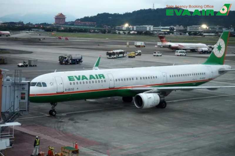 ve-may-bay-eva-air-di-tokushima