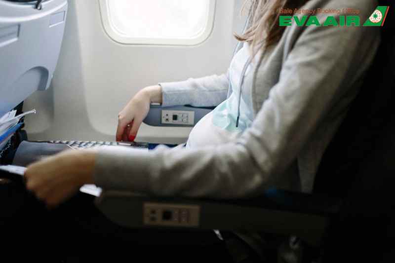 gioi-han-tuan-thai-di-may-bay-eva-air