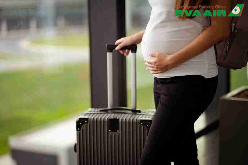 ba-bau-di-may-bay-eva-air-can-luu-y-gi