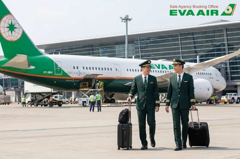 ve-may-bay-eva-air-di-los-angeles-gia-re