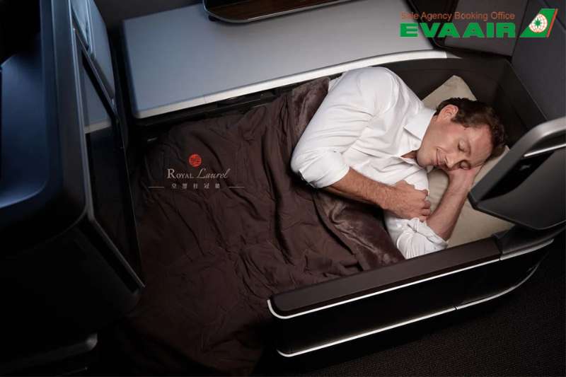 ve-may-bay-eva-air-di-new-york