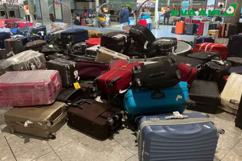 mua-them-hanh-ly-eva-air-di-boston-my