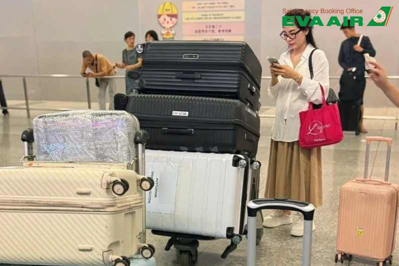 mua-them-hanh-ly-eva-air-di-chicago-my