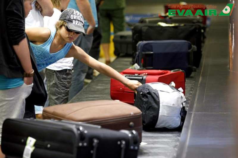 mua-them-hanh-ly-eva-air-di-duc