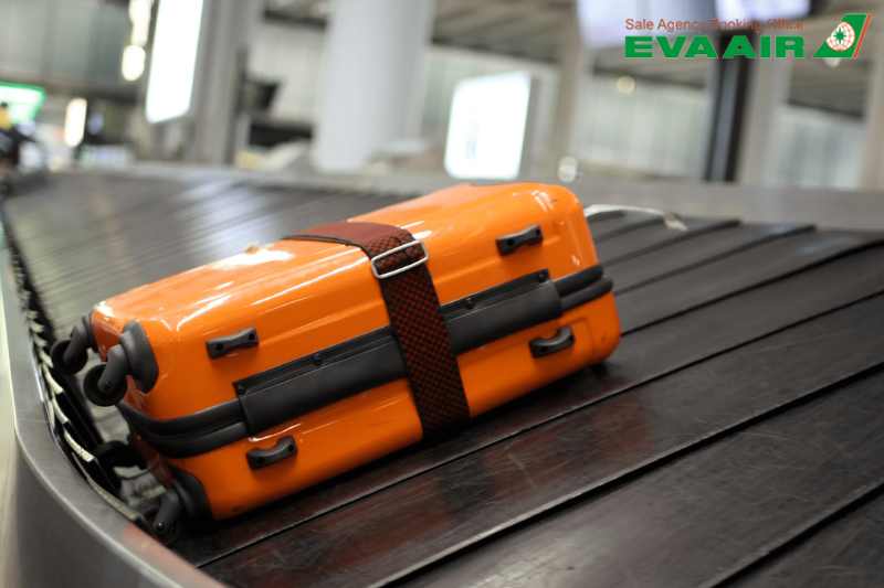 mua-them-hanh-ly-eva-air-di-toronto-canada