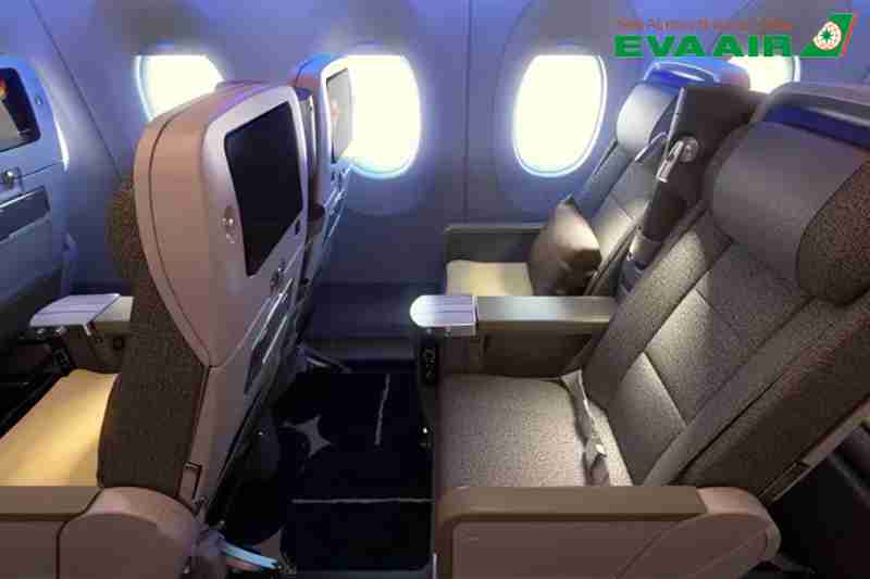 nang-hang-ve-eva-air-di-anh