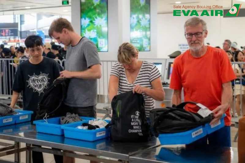 mua-them-hanh-ly-eva-air-di-calgary