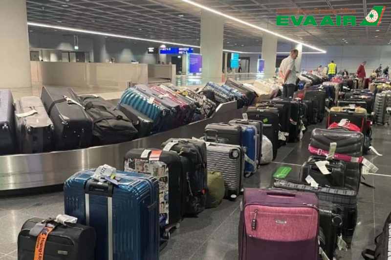 mua-them-hanh-ly-eva-air-di-winnipeg-canada
