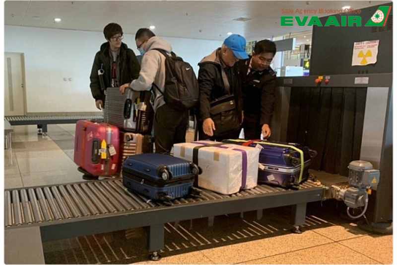 mua-them-hanh-ly-eva-air-online