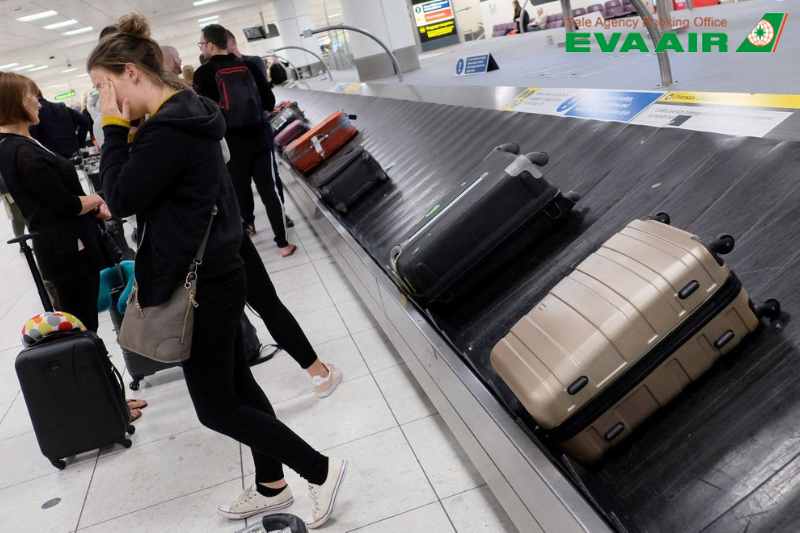 mua-them-hanh-ly-eva-air-di-boston-my