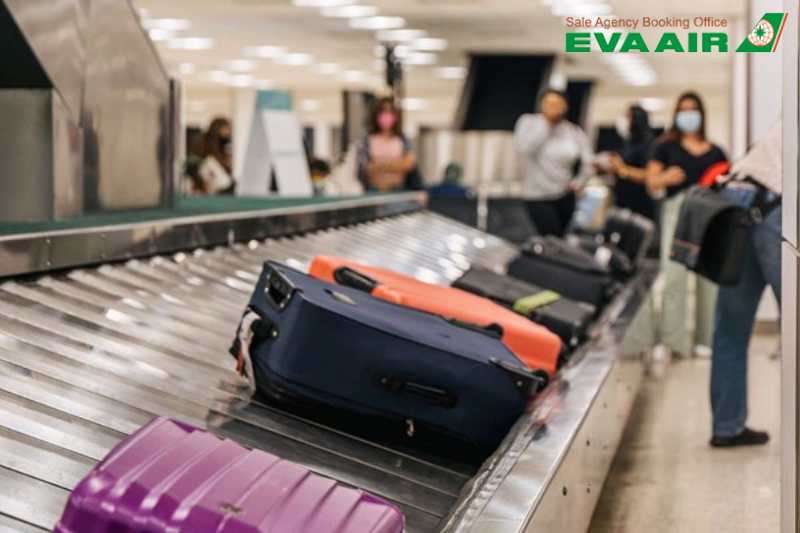 mua-them-hanh-ly-eva-air-di-montreal-canada