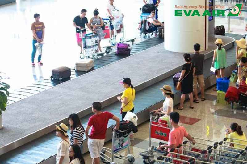 mua-them-hanh-ly-eva-air-di-montreal-canada