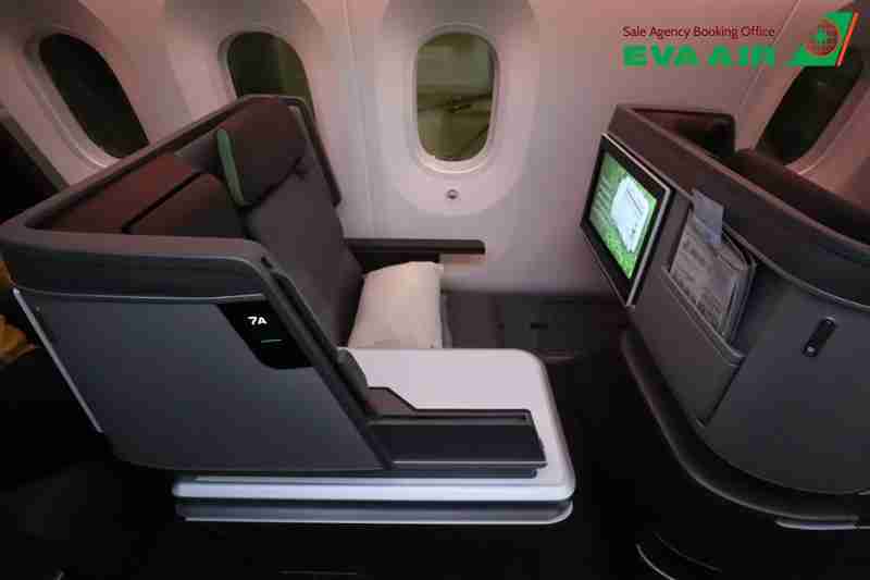 nâng hạng vé EVA Air, nâng hạng EVA Air bằng dặm, Upgrade vé thương gia EVA Air, dịch vụ nâng hạng EVA Air, yêu cầu nâng hạng EVA Air, Nâng hạng EVA Air có trả phí, Nâng hạng EVA Air bằng tiền, nâng cấp hạng vé EVA Air, Upgrade vé EVA Air