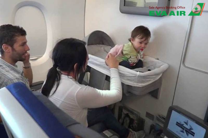 đặt nôi cho em bé đi máy bay EVA Air, nôi trẻ em EVA Air, nôi em bé EVA Air, nôi trẻ nhỏ EVA Air, Thông số nôi trẻ em EVA Air, đặt nôi EVA Air, nôi trẻ sơ sinh đi máy bay EVA Air, nôi em bé trên chuyến bay quốc tế EVA Air, đặt nôi trẻ sơ sinh EVA Air