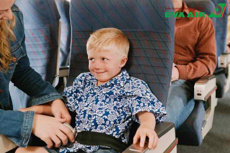 Quy định trẻ sơ sinh và trẻ nhỏ đi máy bay EVA Air, trẻ em đi máy bay EVA Air, Quy định trẻ em đi máy bay EVA Air, Trẻ em đi máy bay một mình EVA Air, em bé đi máy bay EVA Air, Quy định trẻ sơ sinh đi máy bay EVA Air
