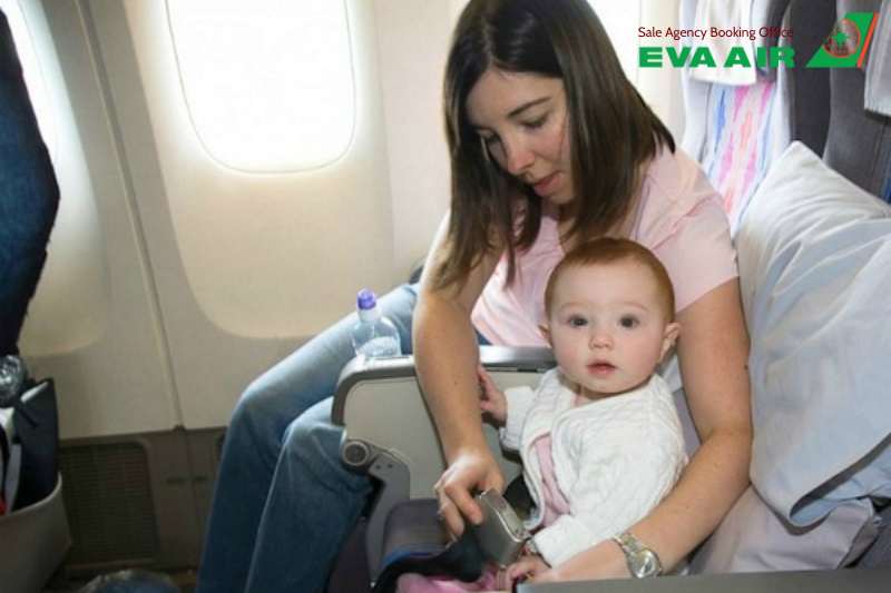 Trẻ em dưới 2 tuổi đi máy bay EVA Air, em bé đi máy bay EVA Air, trẻ sơ sinh đi máy bay EVA Air, Giấy tờ trẻ dưới 2 tuổi đi máy bay EVA Air, Quy định trẻ em dưới 2 tuổi đi máy bay EVA Air, trẻ sơ sinh bay quốc tế EVA Air, vé máy bay trẻ dưới 2 tuổi EVA Air