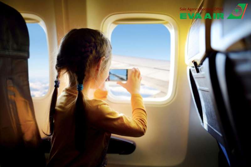 Trẻ em không có người lớn đi kèm bay EVA Air,  trẻ em đi một mình EVA Air, vé trẻ em đi một mình EVA Air, trẻ em bay một mình EVA Air, trẻ vị thành niên đi một mình EVA Air, trẻ vị thành niên không có người lớn đi kèm EVA Air, dịch vụ UM EVA Air